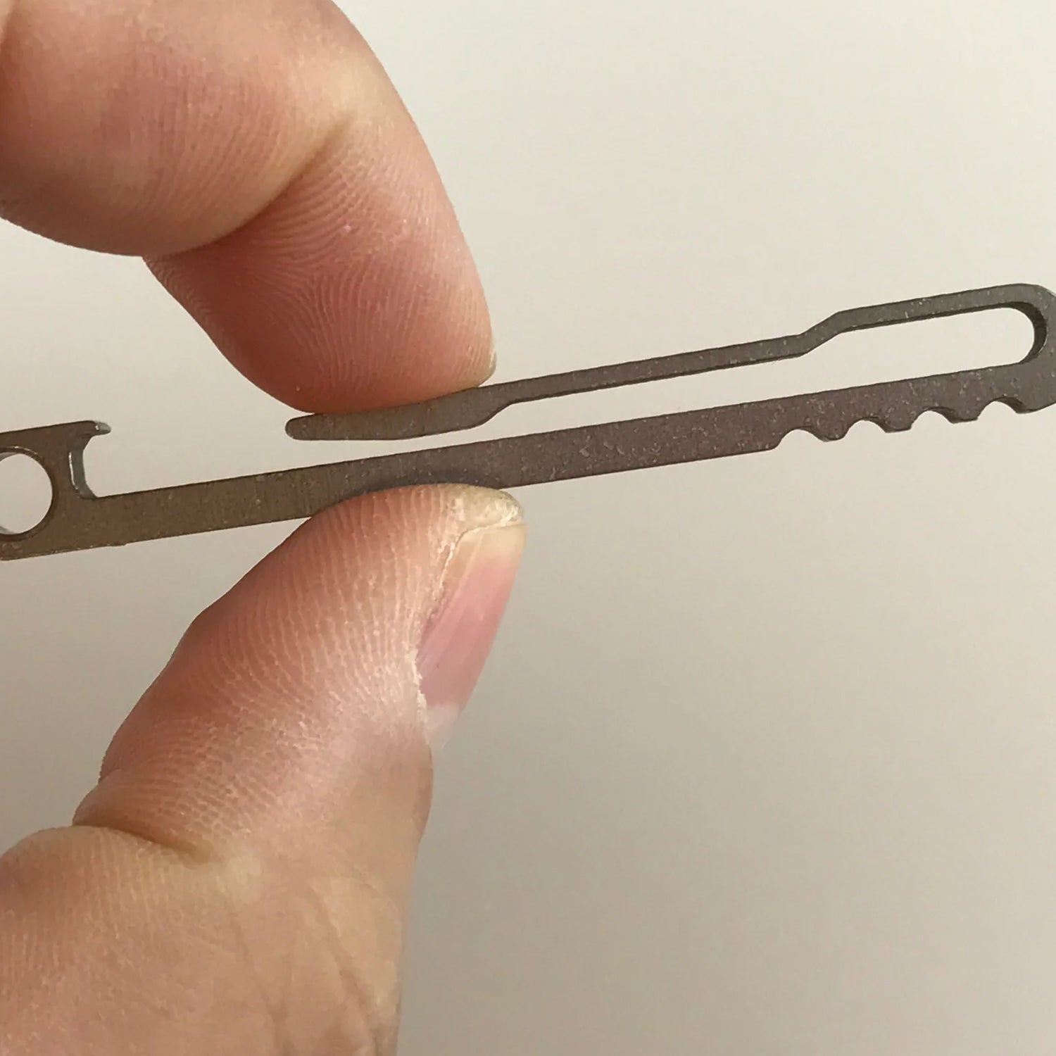 4055 Pocket Clip Anti‑Damage for Hanging Keys for Hanging Flashlights ( 1 pcs ) 